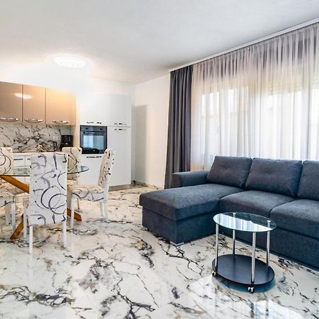 Amazing Apartment In Podstrana With Wifi Luaran gambar